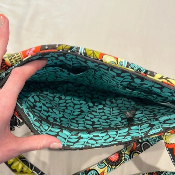 Vera Bradley Perfect Petals Mickey Mouse Crossbody Tablet Bag Disney NWOT - Picture 5 of 7